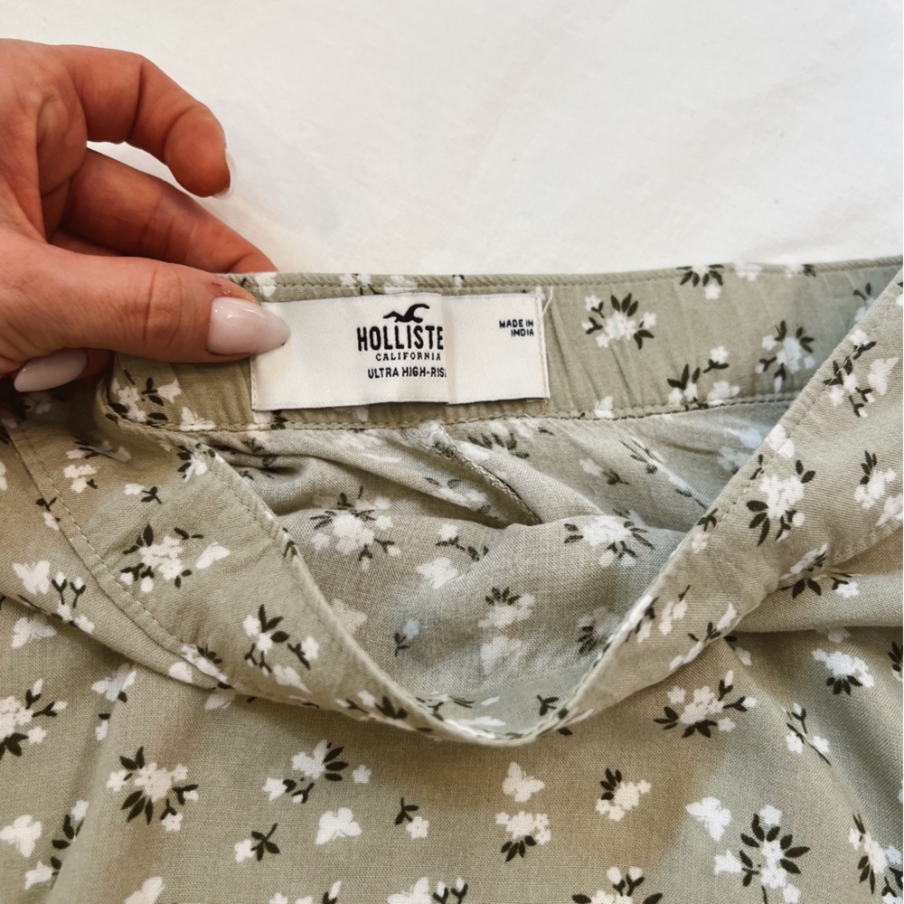 Hollister Floral Mini Skirt - Picture 5 of 5